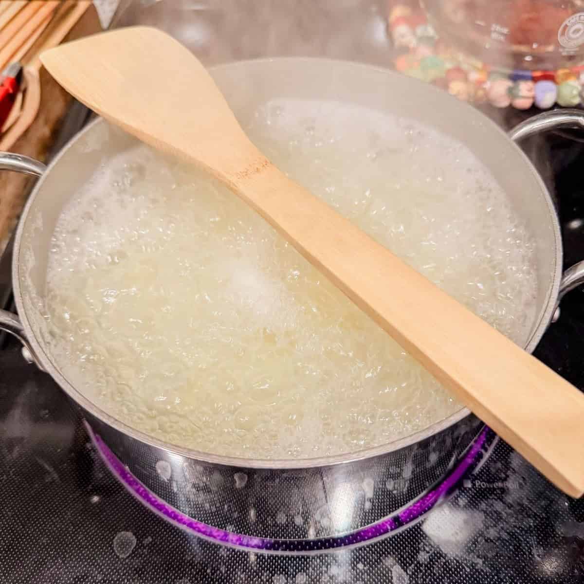 Stop boiling water overflow with wooden spoon