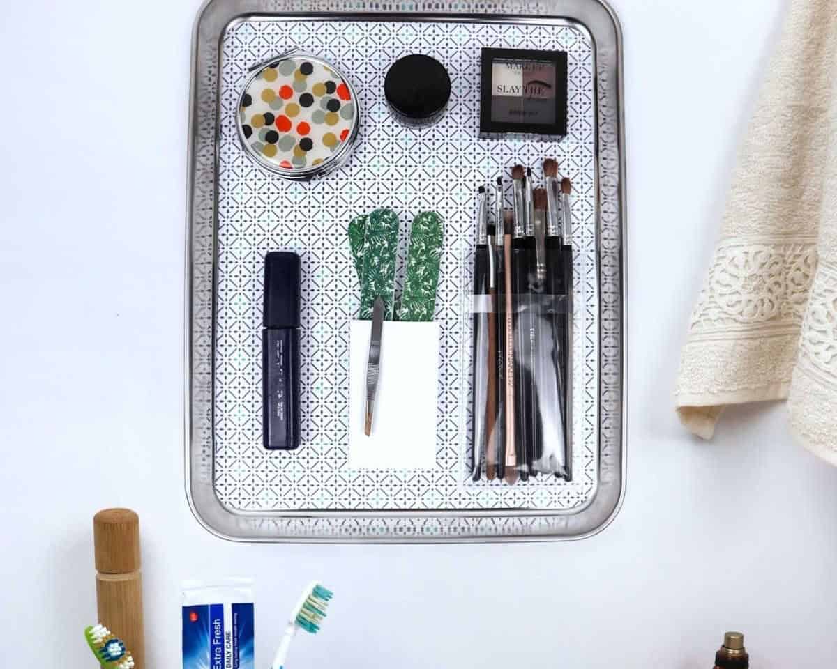 DIY Cookie Sheet Magnetic Organizer