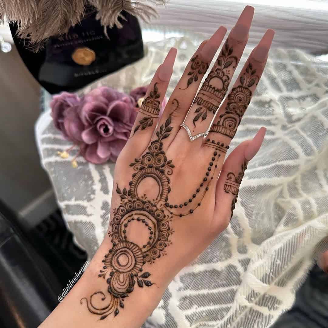 PRETTY MEHNDI DESIGN