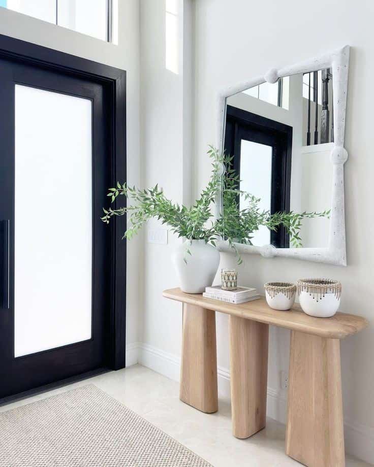 MODERN ENTRYWAY DECOR