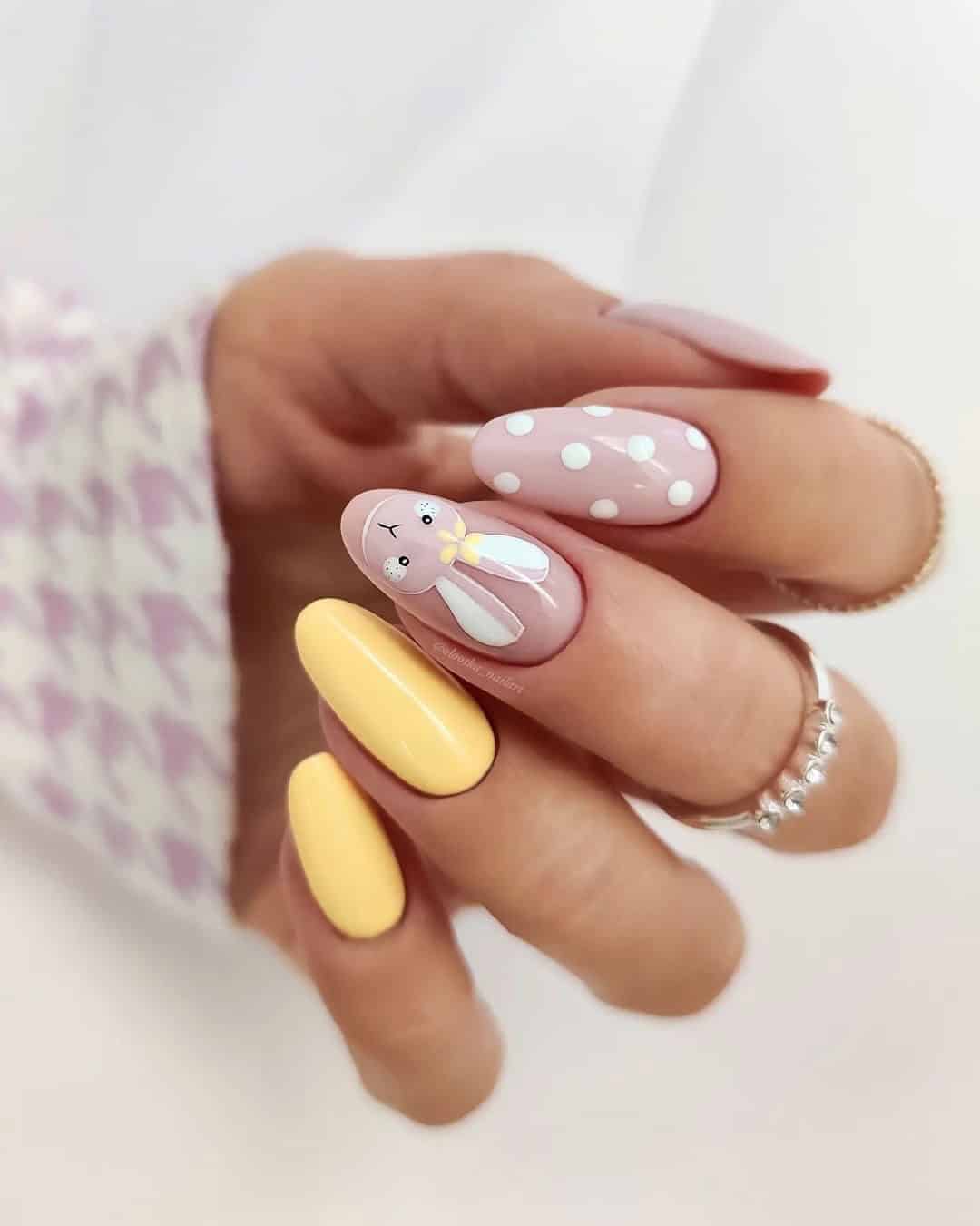 YELLOW NAILS WITH BUNNY