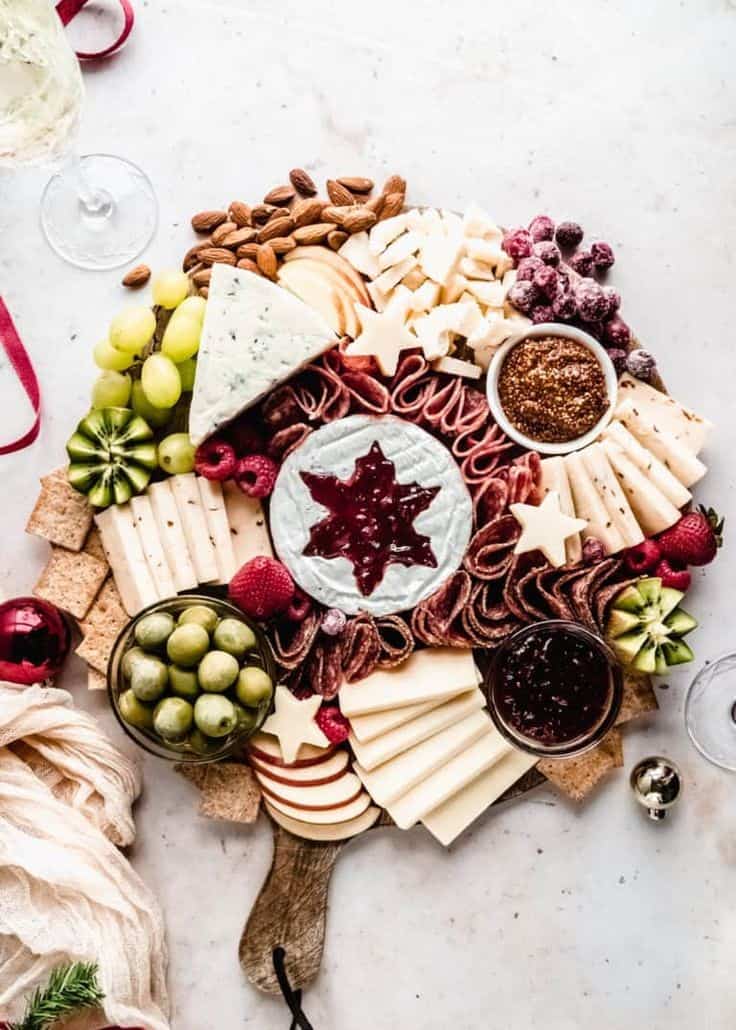 CHRISTMAS CHARCUTERIE BOARD