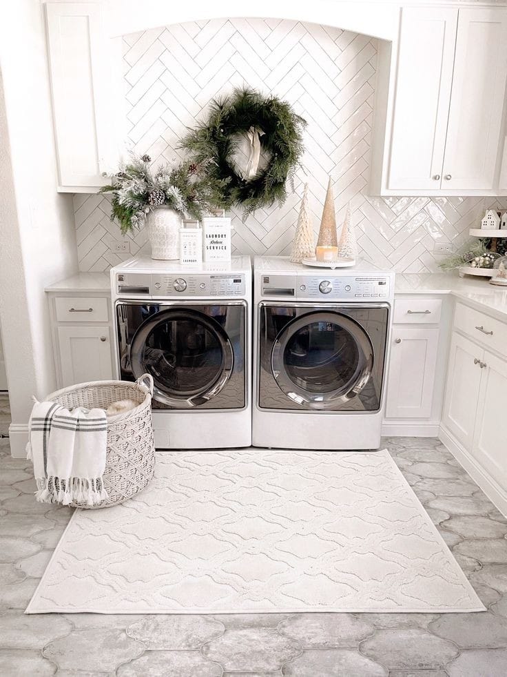 LAUNDRY ROOM MINIMALIST CHRISTMAS DECORATIONS