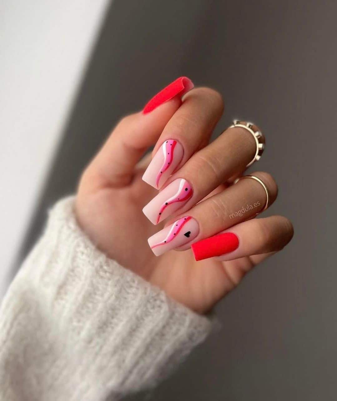 MATTE V-DAY NAILS