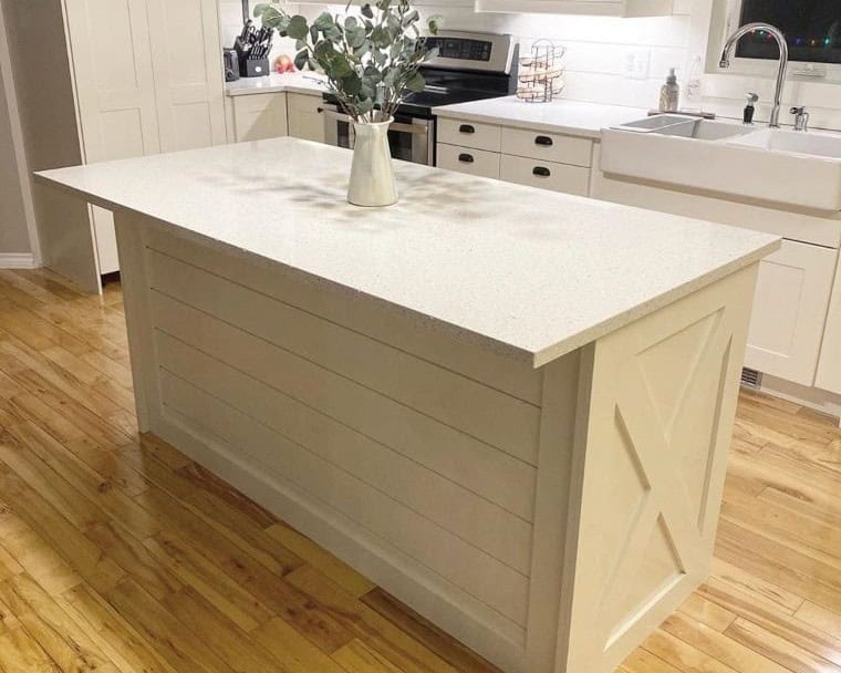 Country-Style Kitchen Island