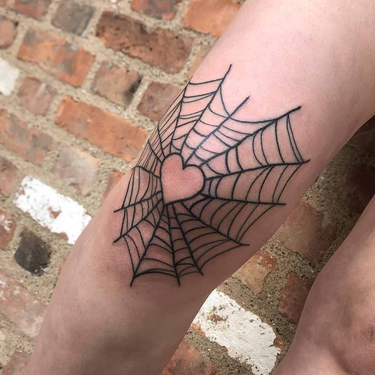 27] Heart Inside Spider Web: Creative Knee Art