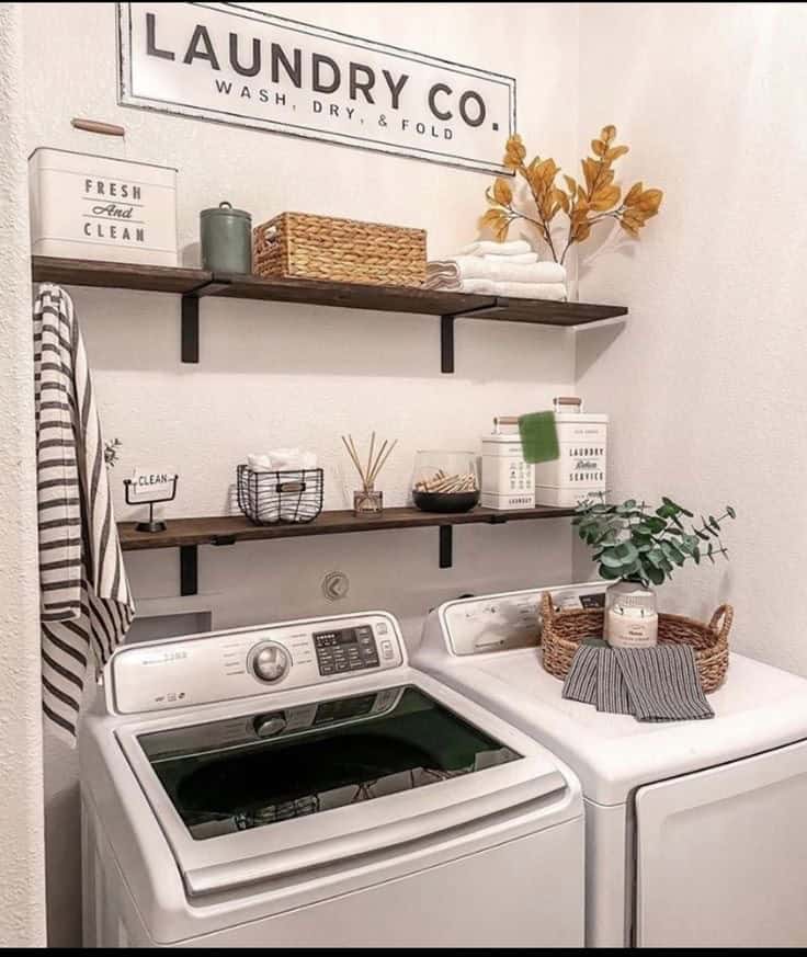 TRAY WITH CANDLE AND PLANT