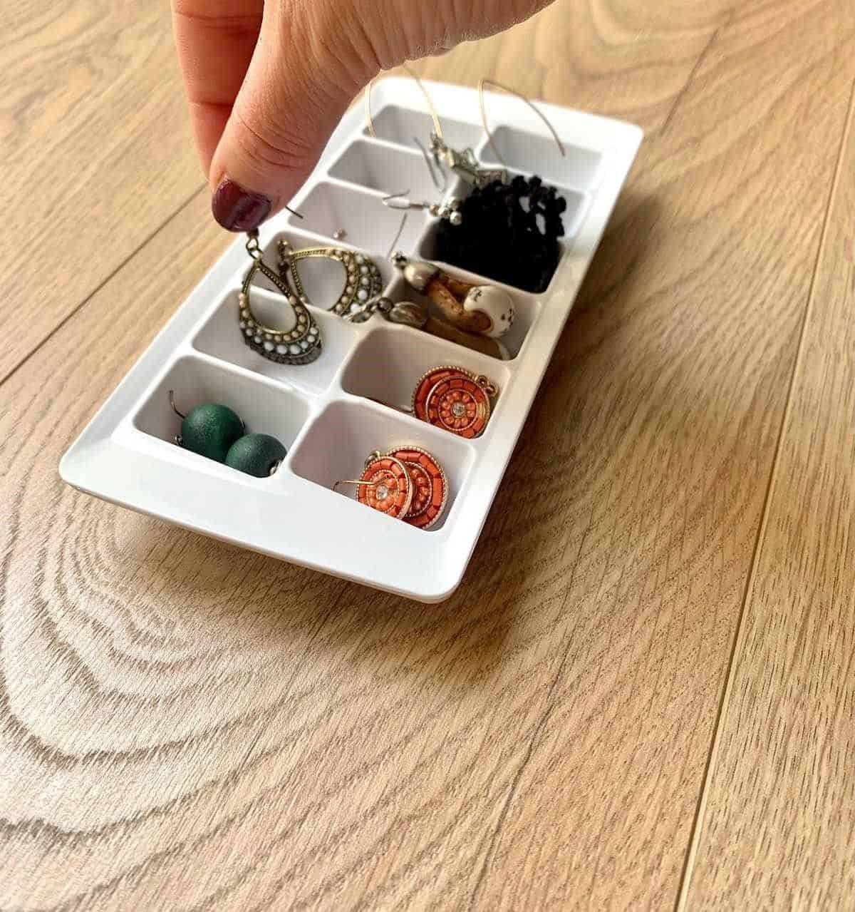 Organize Jewellery in Ice Cube Trays