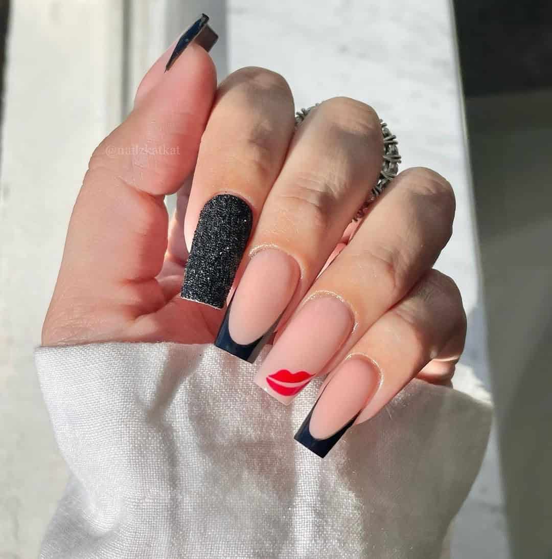 BLACK NAILS WITH RED LIP