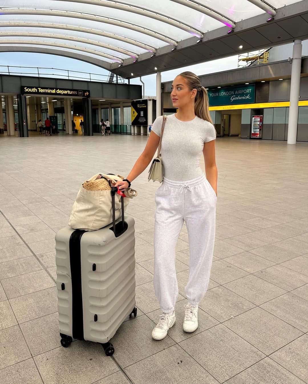 GREY BODYSUIT + SWEATPANTS