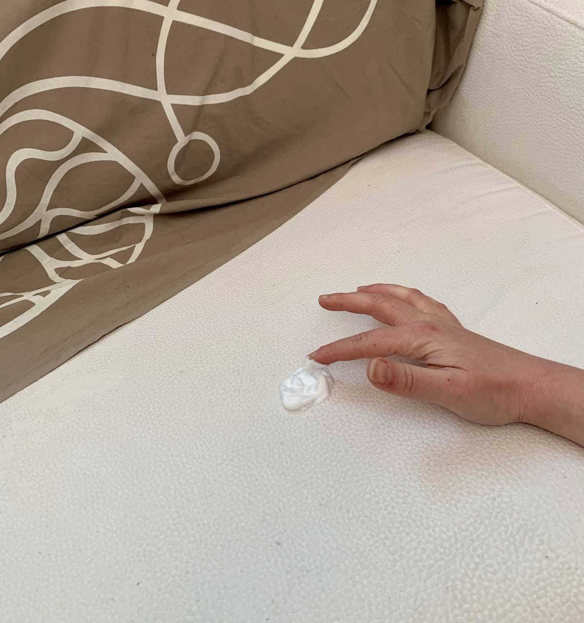 Remove Sofa Stains with Shaving Foam