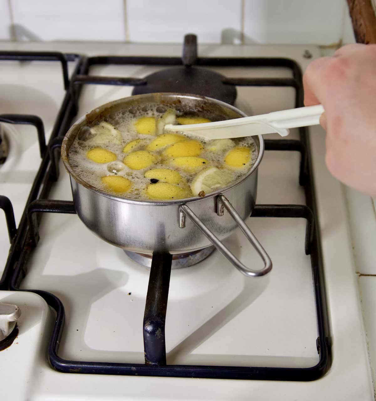 Use Lemons to Clean Burnt Pots