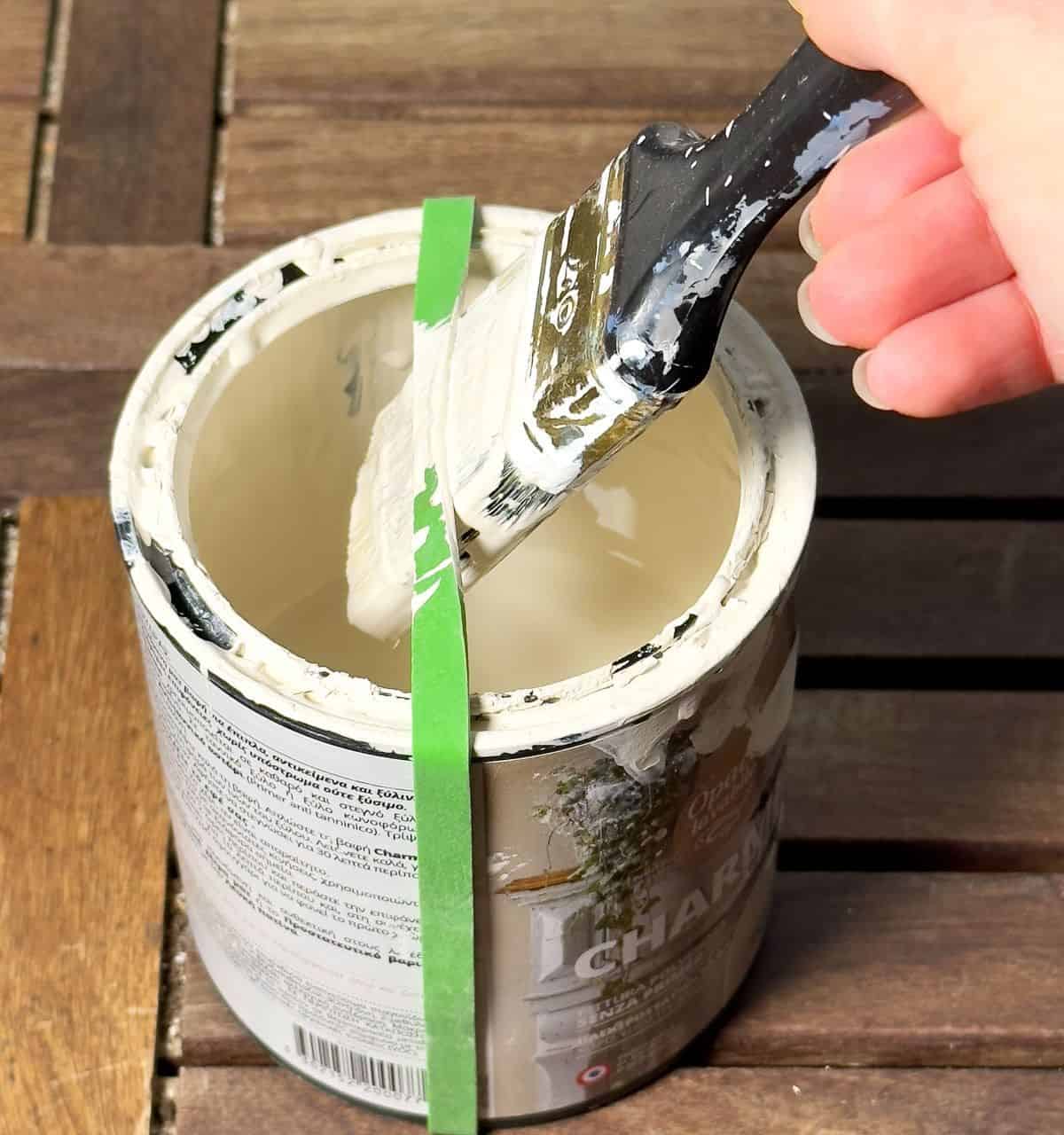 Use a Rubber Band to Remove Excess Paint from the Brush