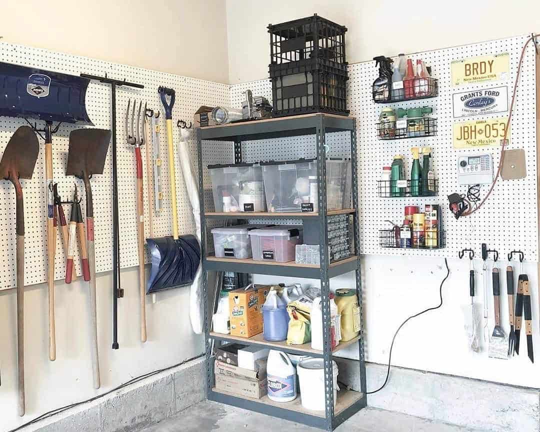 Cheap and Easy-to-Install Metal Shelf Units