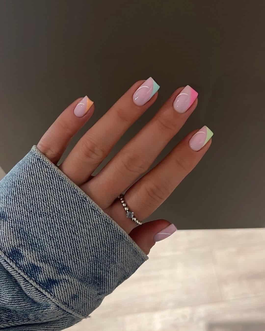 MULTI-COLORED SPRING NAILS