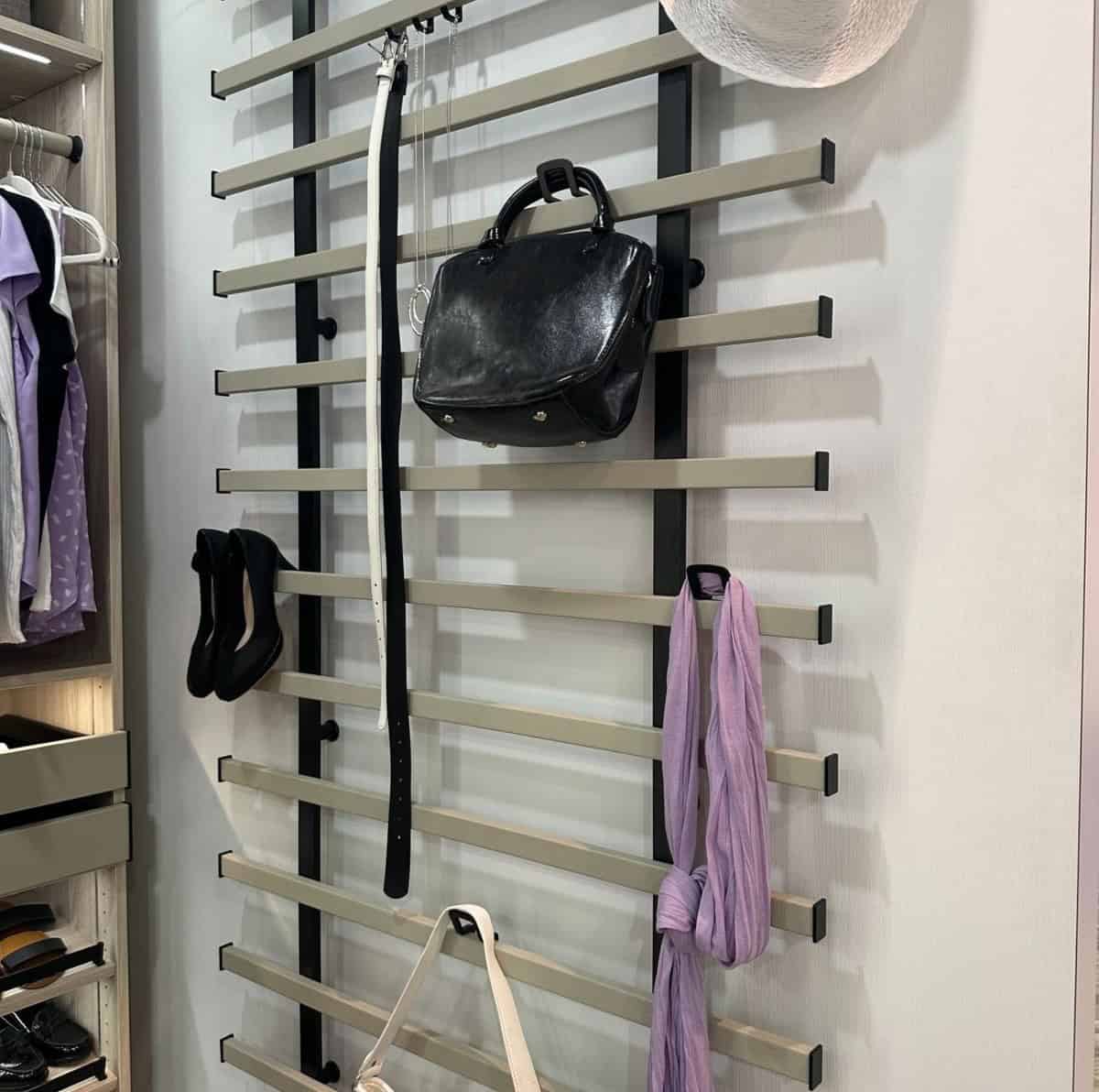 Horizontal Bars Wall Mount