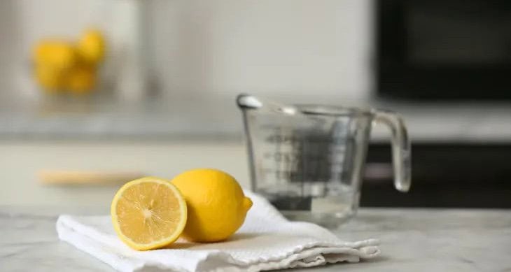 Clean Microwave with Lemon