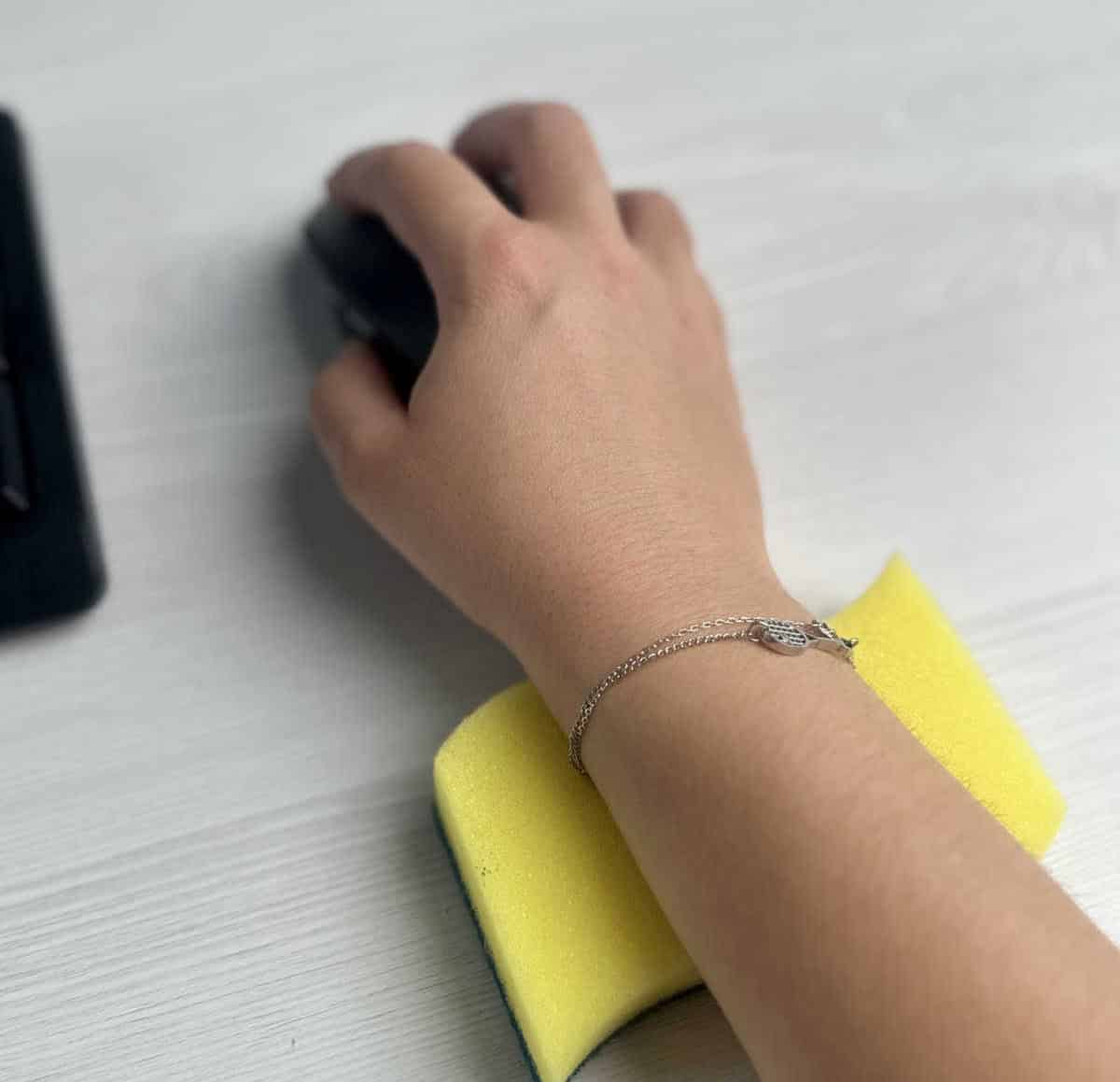 Use a Sponge to Rest Your Wrist When Using the Mouse