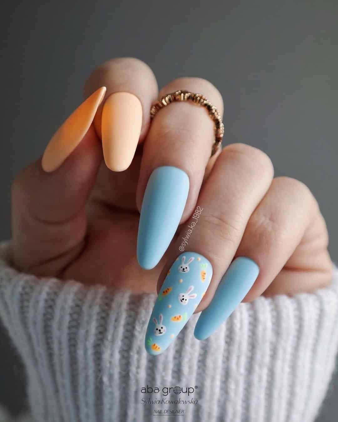 BUNNIES AND CARROTS NAILS