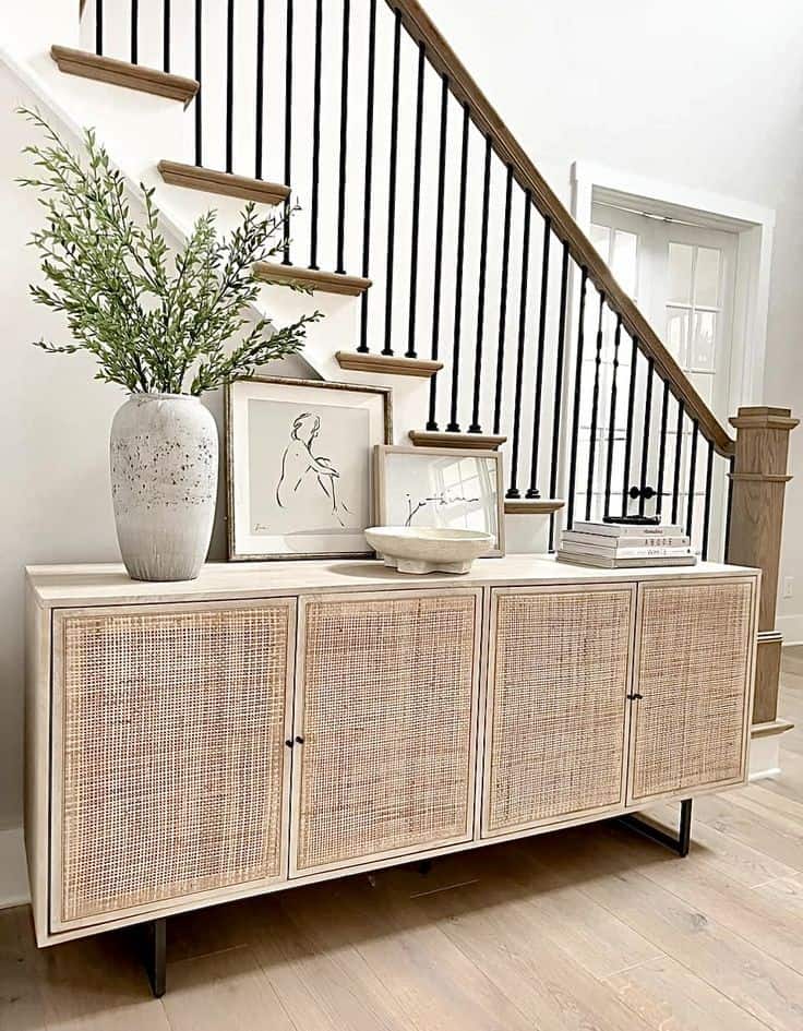 NEUTRAL ENTRYWAY TABLE DECOR