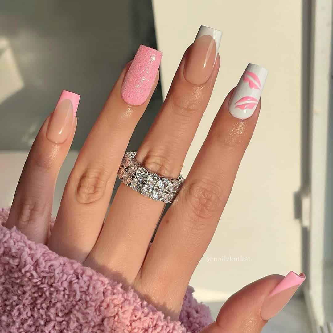 PINK & WHITE VALENTINES NAILS