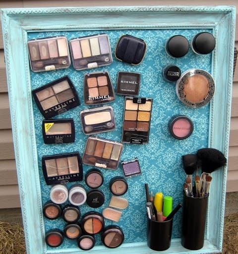 Clever Makeup Magnet Board