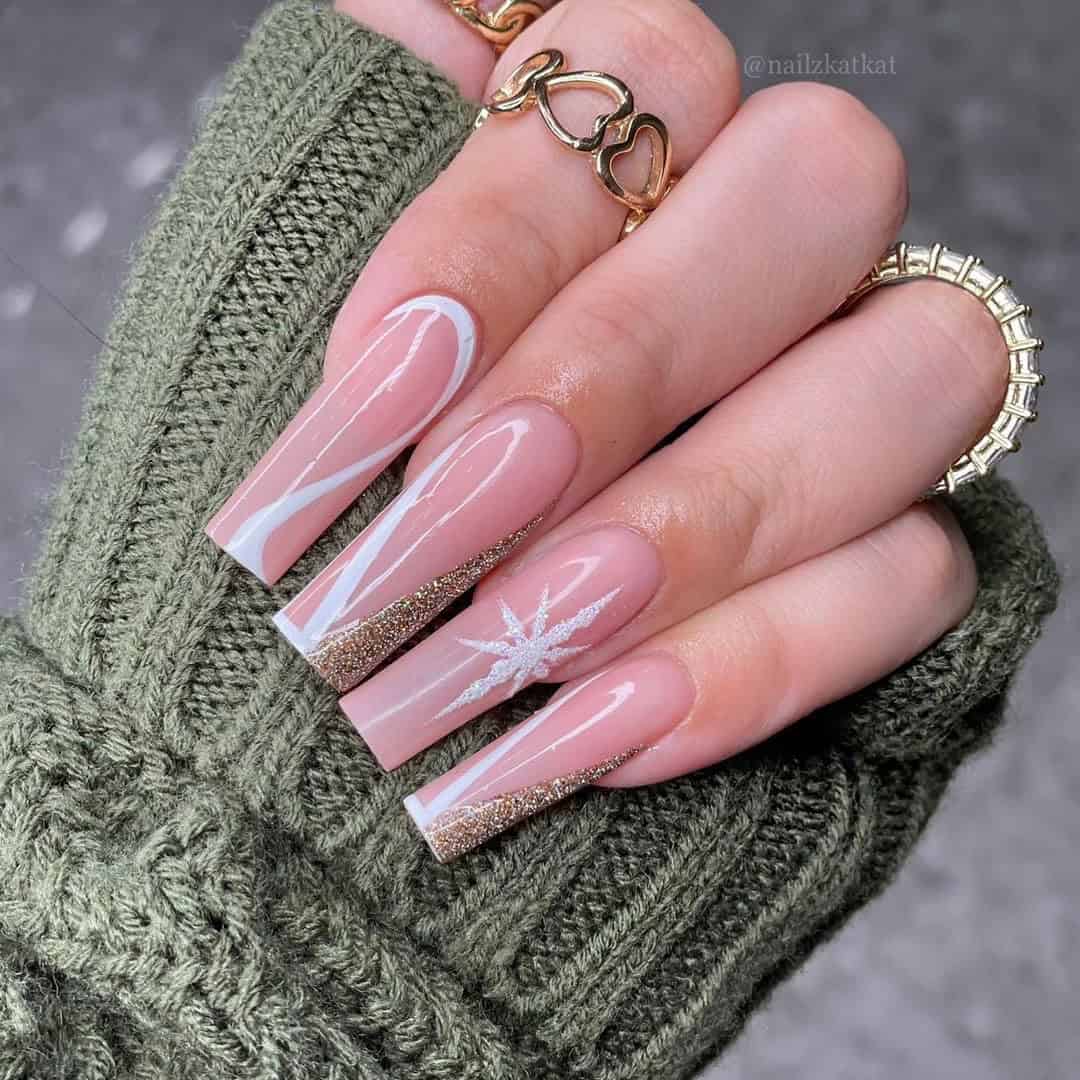 GOLD WHITE WINTER NAIL DESIGN