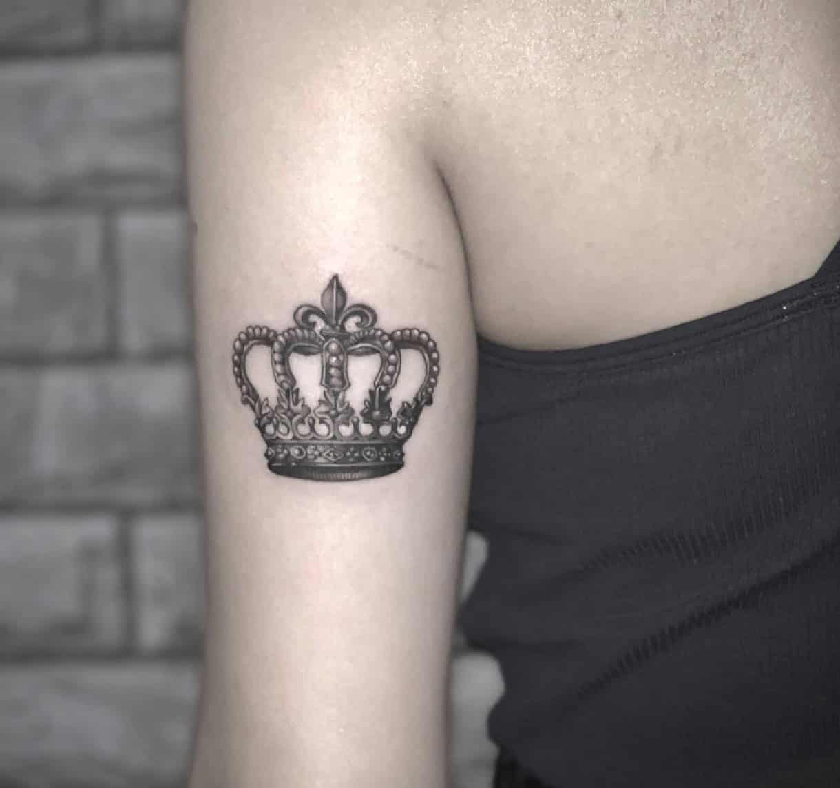 24] Realistic Crown on Arm: Royal Emblem