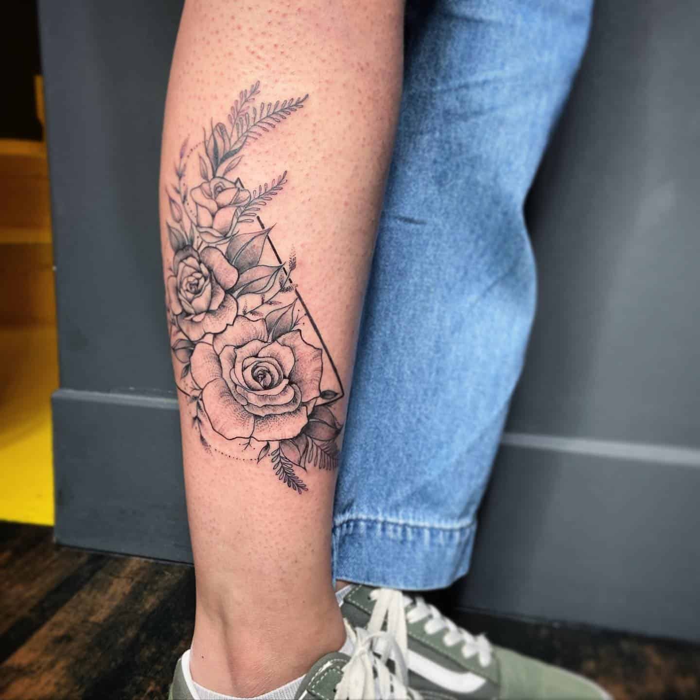 29] Shades of Gray: Bunch of Roses Tattoo for Your Leg