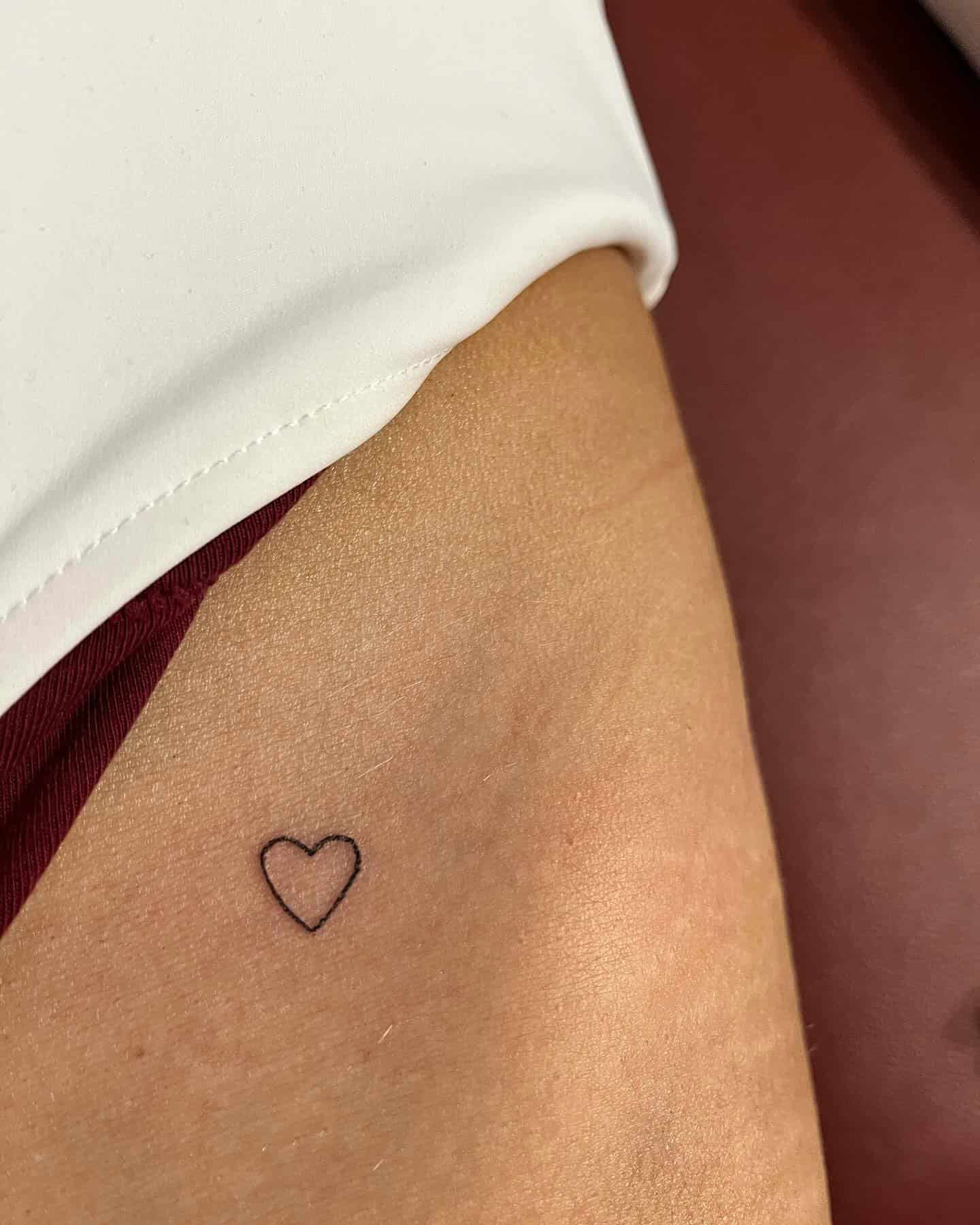 60] Outline Heart Hip Tattoo: Heartfelt Charm