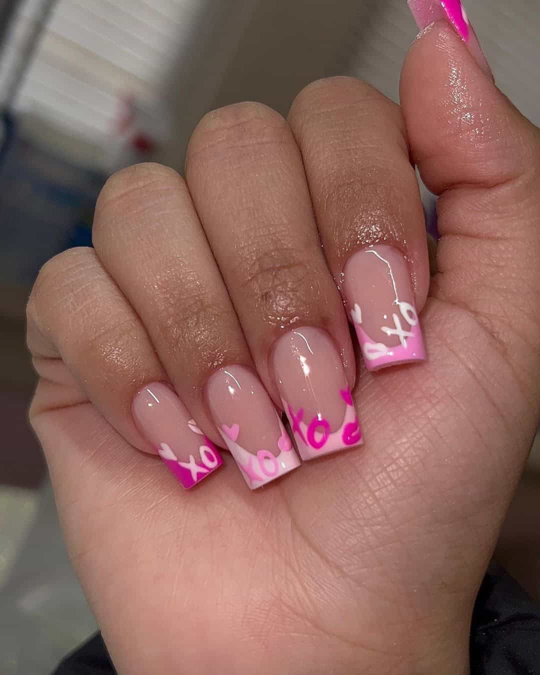 SHORT V-DAY NAILS