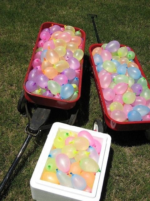 WATER BALLOON FIGHT