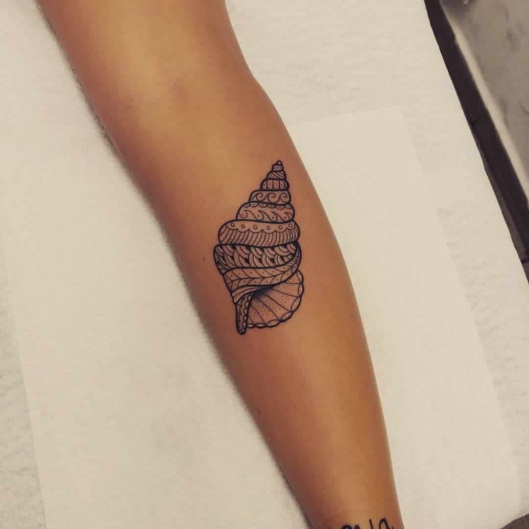 21] Unique Shell Tattoo: Adding Charm to Your Leg