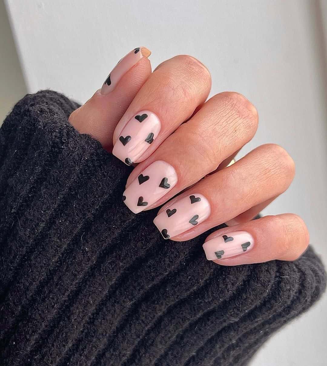 BLACK HEART NAILS