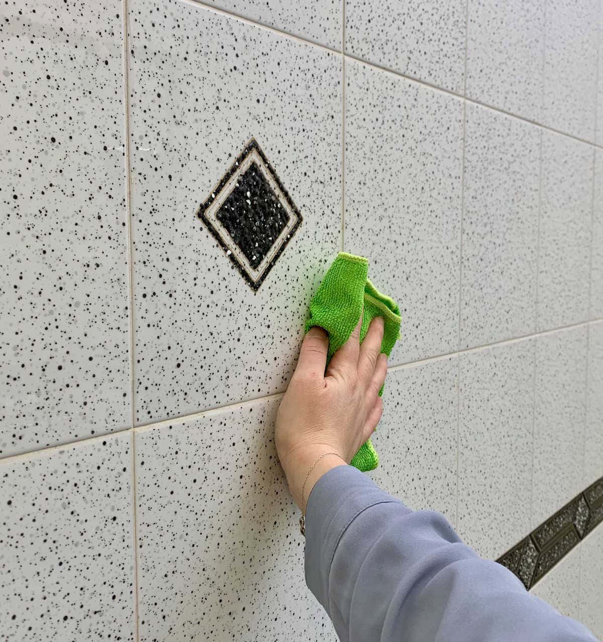 Shine Up Tiles with Vinegar