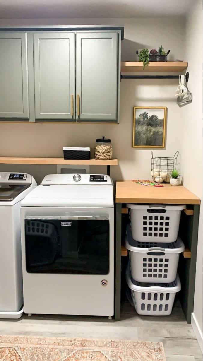 LAUNDRY BASKET HOLDER