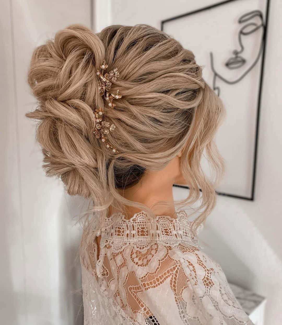 FRENCH TWIST UPDO