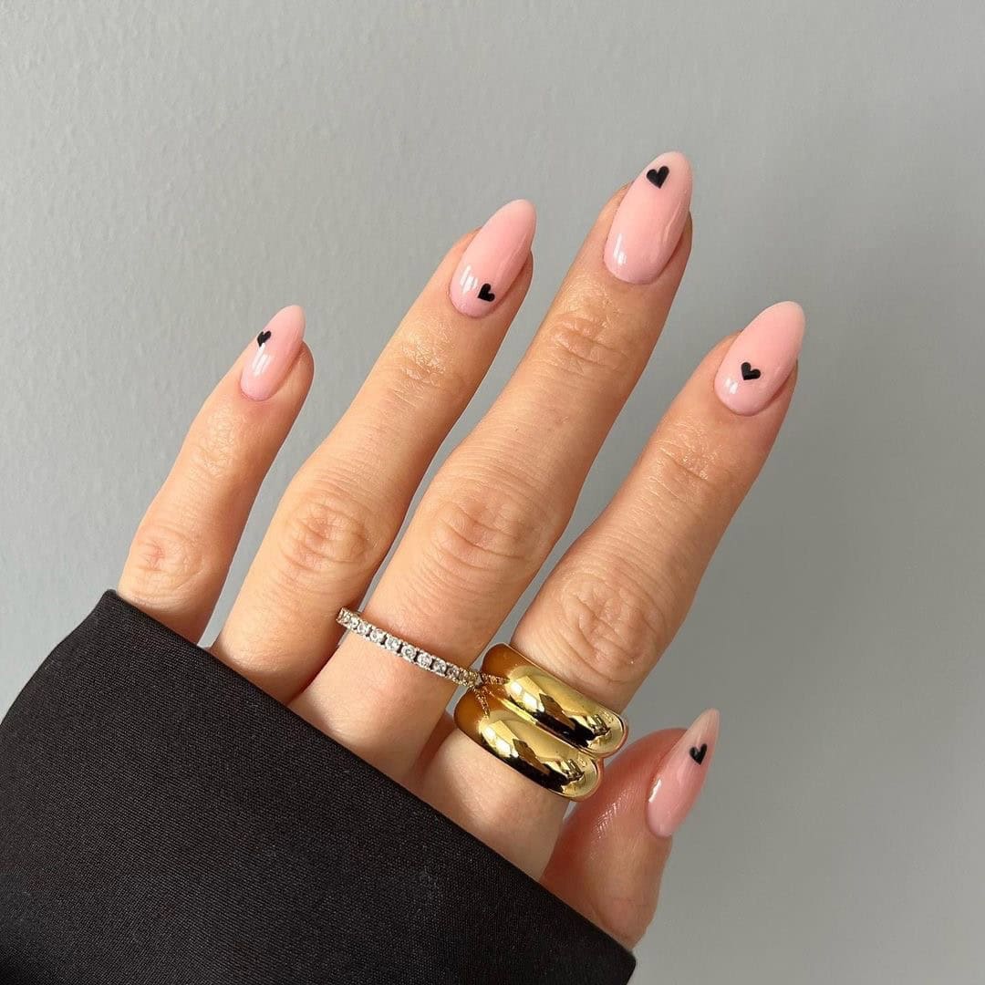 SLEEK DAINTY HEARTS NAILS