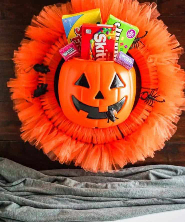 Trick-Or-Treat Bucket Wreath