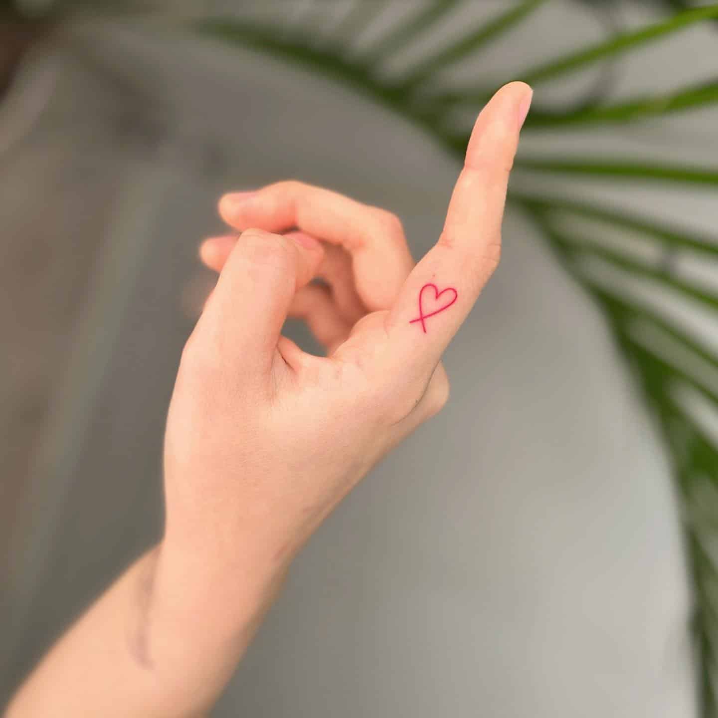 71] Finger Love: Red Heart Outline Ink