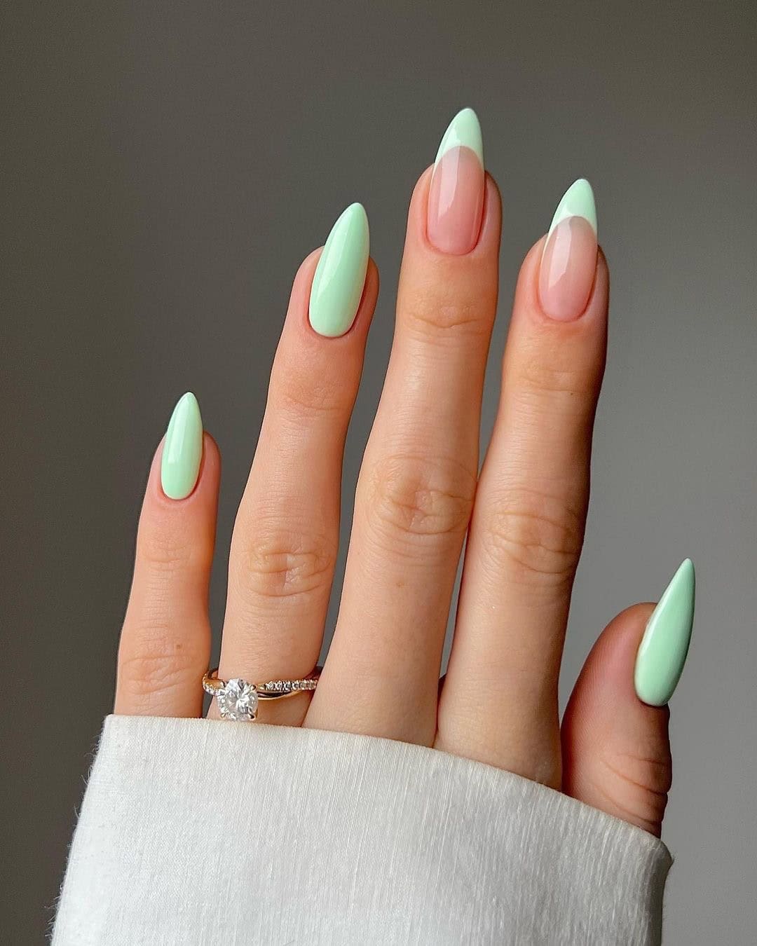 GREEN NAILS