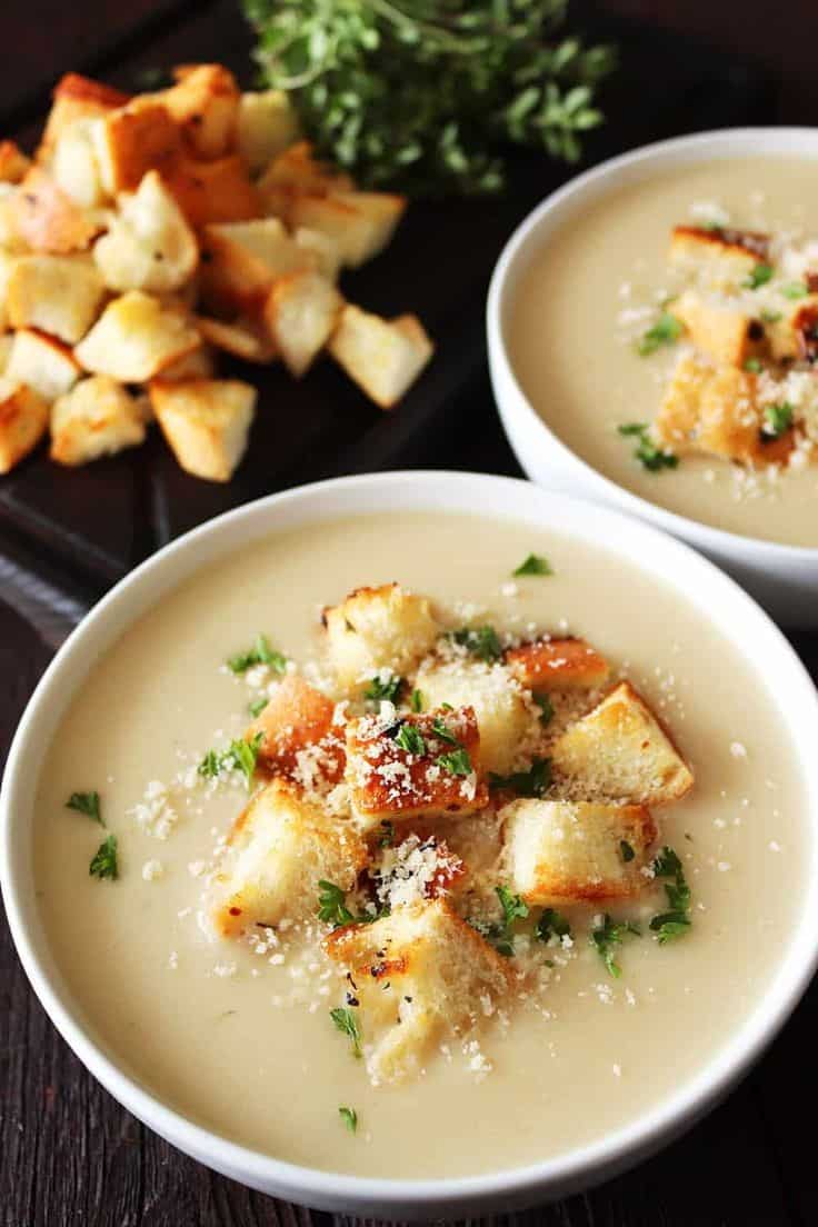 CREAMY GARLIC BREAD SOUP WITH HOMEMADE CROUTONS