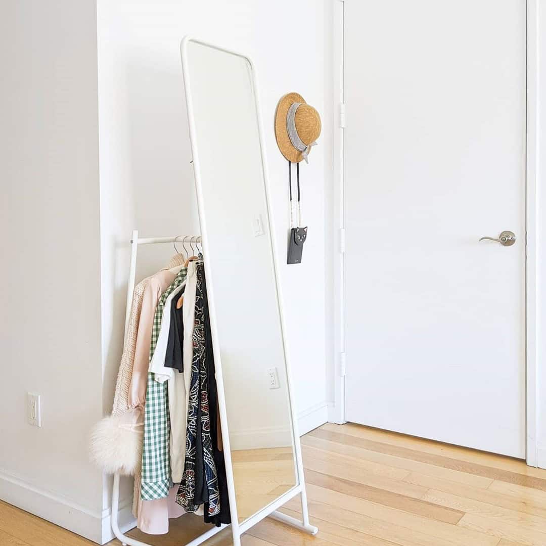 Behind-the-Mirror Clothes Hanger