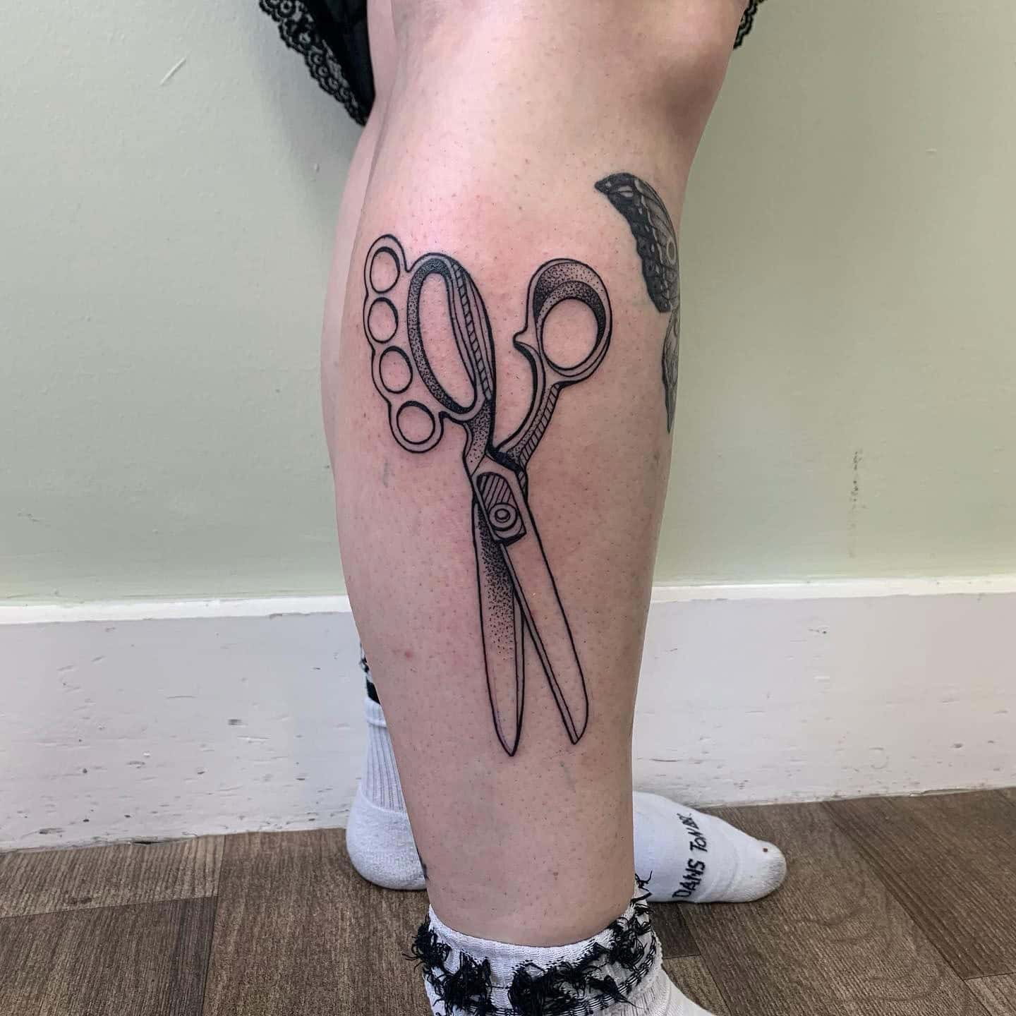 6] Knuckle Duster Scissors Leg Tattoo: Cutting Edge