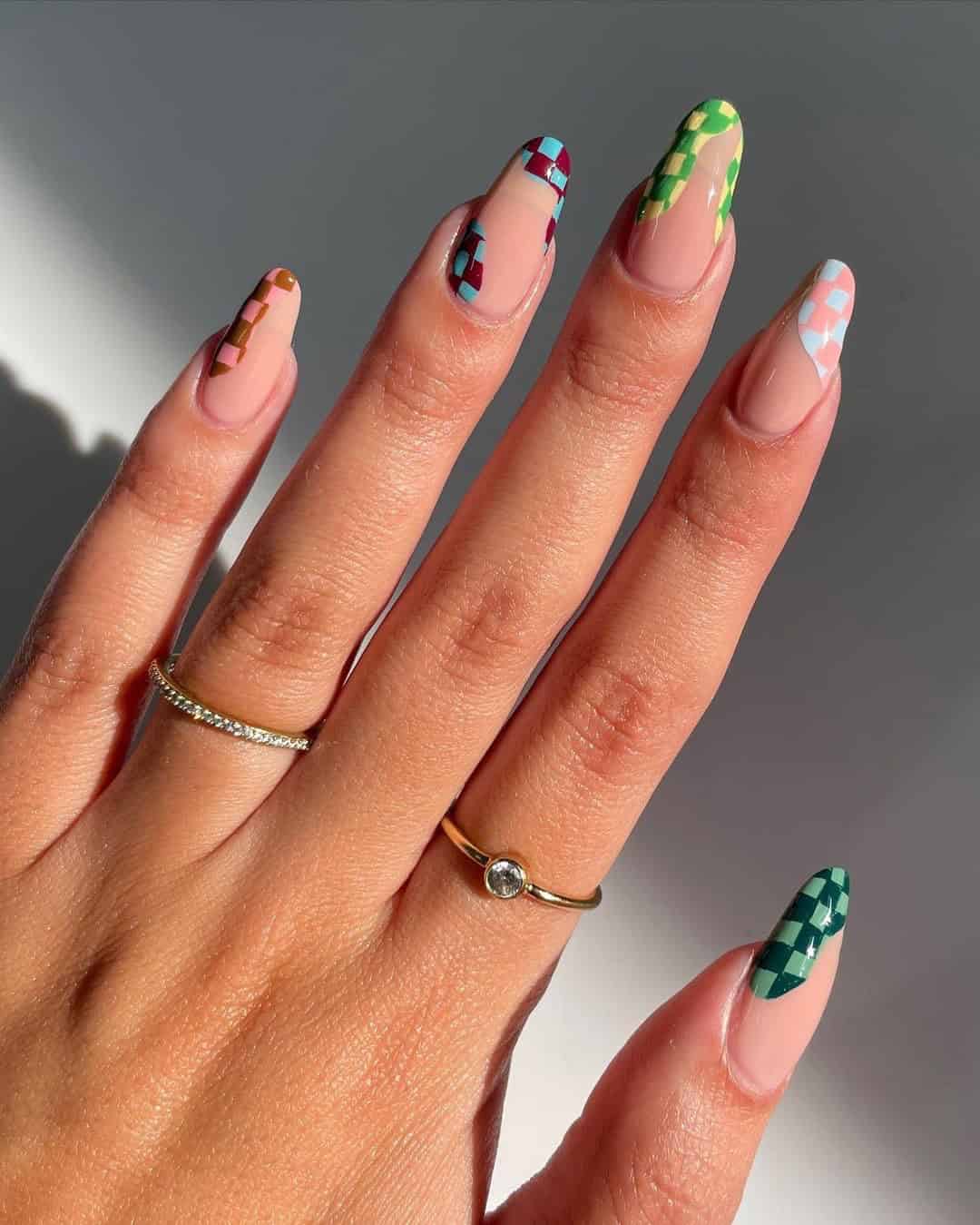 CHECKERED NAILS