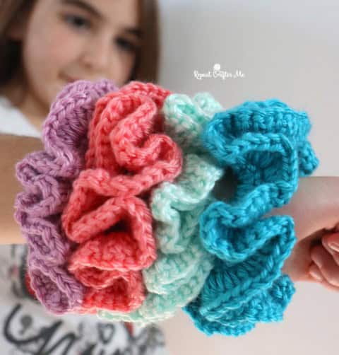 CROCHET SCRUNCHIES