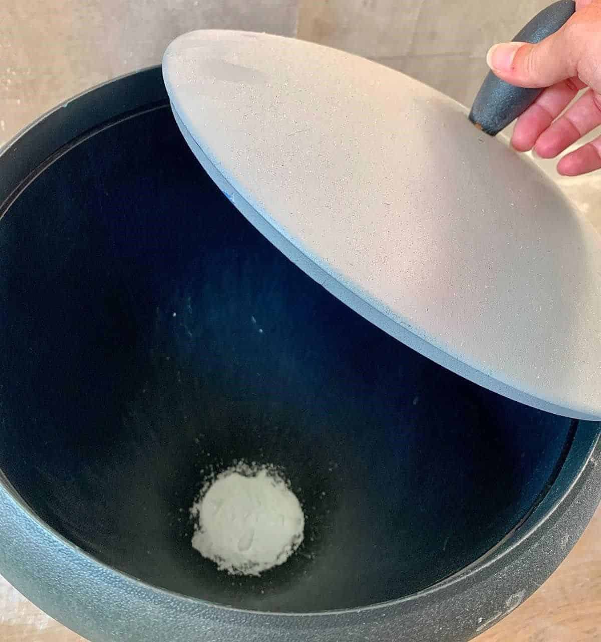 Fix Smelly Bins with Baking Soda