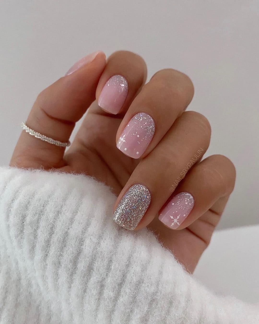 GLITTER OMBRE NAILS