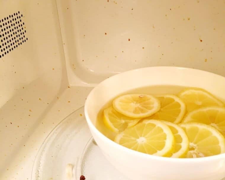 Use Lemon and Vinegar to Clean Your Microwave