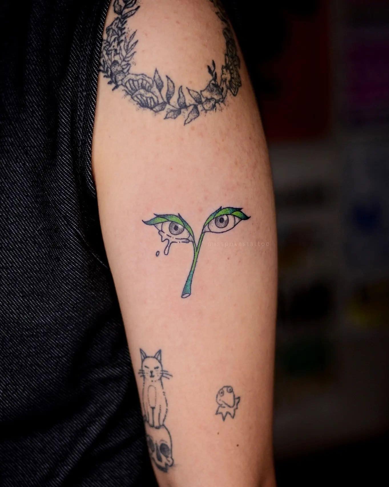 3] Daring Leafy Eye Tattoo Design With Flowers On Hand